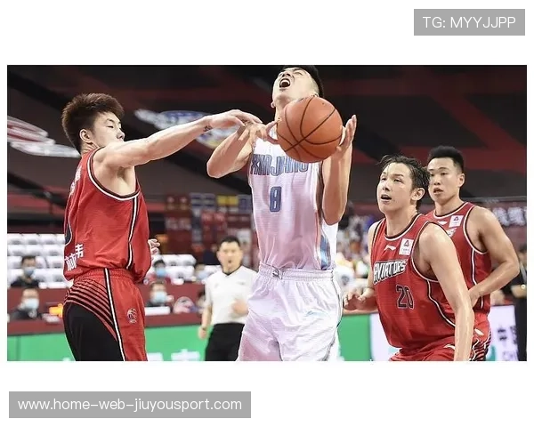 老将关键时刻挺身而出,带队赢下比赛 老将关键时刻挺身而出,带队赢下比赛