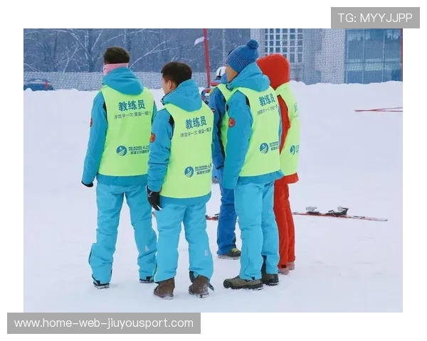 世界滑雪大师教学系列:顶级教练分享动作细节与训练方法,专业滑雪教练