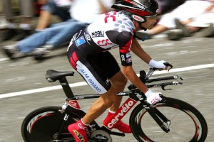 九游下载官方正版-《英雄联盟》世界观故事线持续推进，粉丝热议，英雄联盟世界观英雄排名